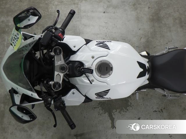 Проданный Honda CBR650R id 3947447 из Японии