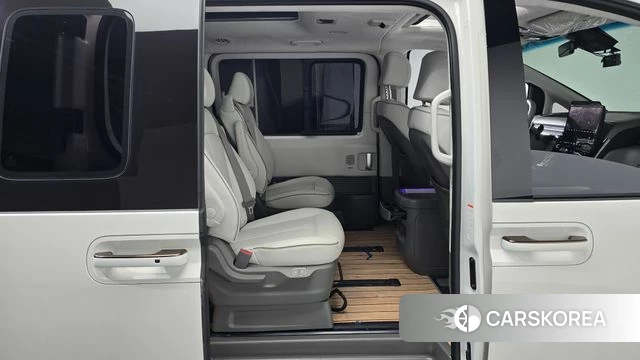 Hyundai Staria 2023 Белый из Кореи, фото 3