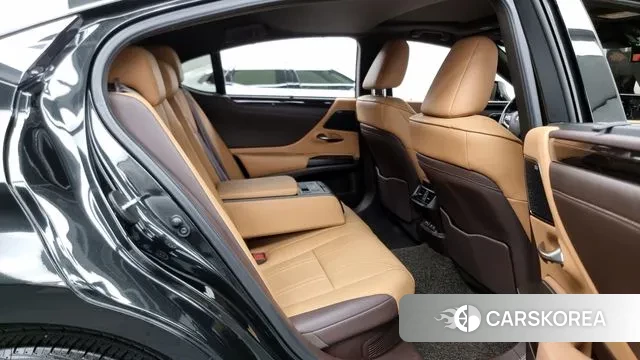 Lexus ES300h 7th generation 2021 Черный из Кореи, фото 3