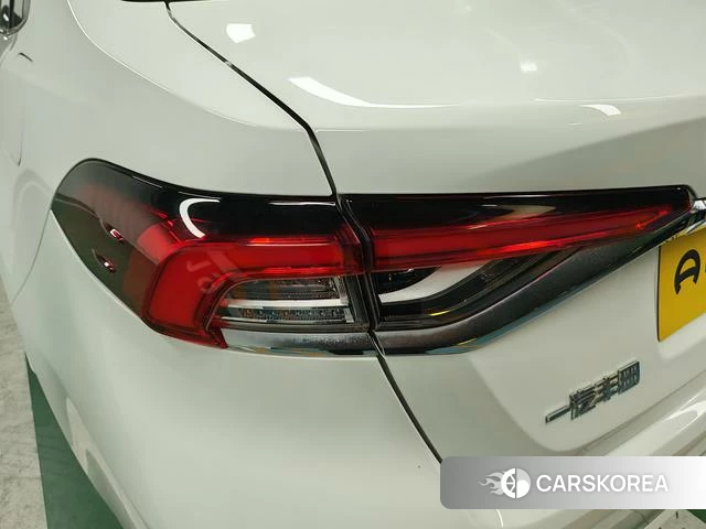 Toyota Corolla 2023 Белый из Китая, фото 3