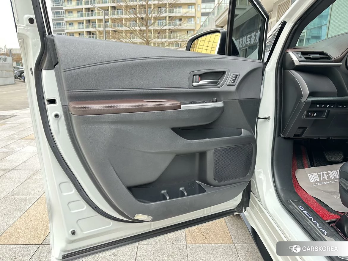Toyota Saina 2021 Белый из Китая, фото 3