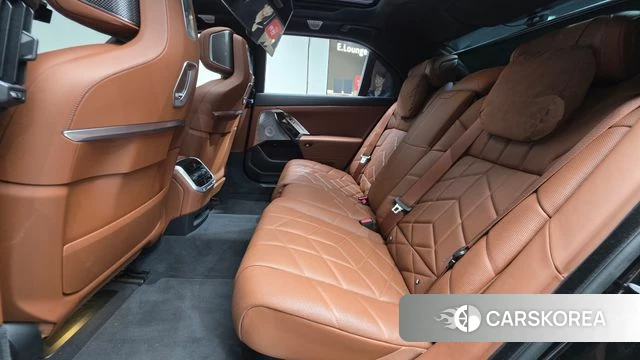 BMW i7 (G70) 2024 Черный из Кореи, фото 3