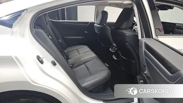 Lexus ES300h 7th generation 2025 Белый из Кореи, фото 3