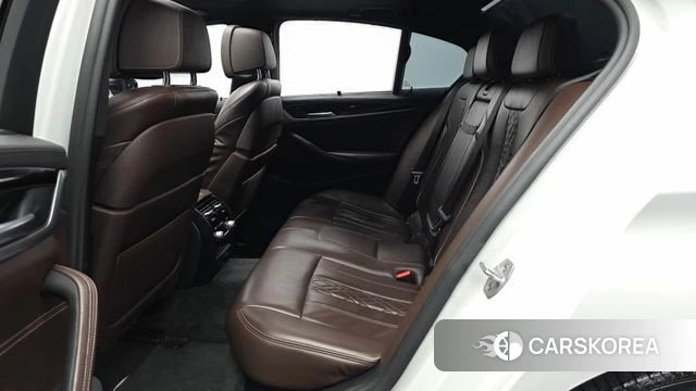 BMW 5 Series (G30) 2019 Белый из Кореи, фото 3