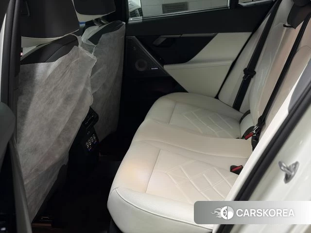 BMW 5 Series (G60) 2025 Белый из Кореи, фото 3