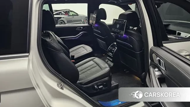 BMW X7 (G07) 2023 Белый из Кореи, фото 3