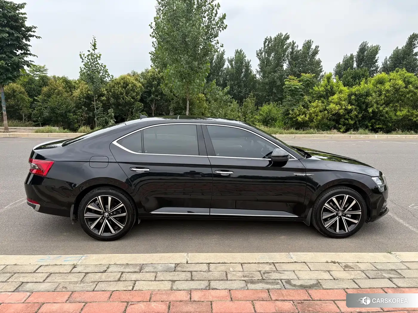 Skoda Superb 2023 Черный из Китая, фото 3