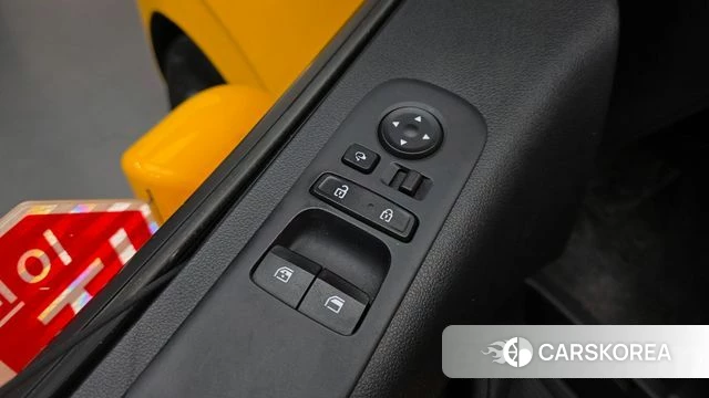 Hyundai Staria 2023 Желтый из Кореи, фото 3