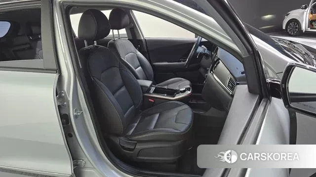 Kia Niro EV 2021 Серебряный из Кореи, фото 3