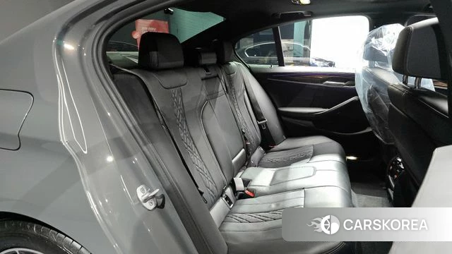 BMW 5 Series (G30) 2021 Серебристо-серый из Кореи, фото 3