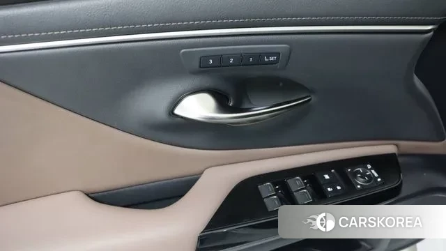 Lexus ES300h 7th generation 2024 Белый из Кореи, фото 3