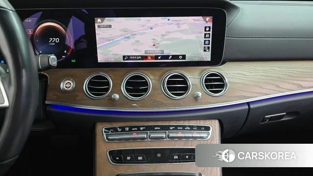 Mercedes-Benz E-Class W213 2021 Серый из Кореи, фото 3