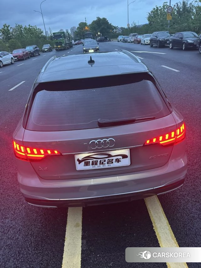 Audi A4 (import) 2021 Темно-серый из Китая, фото 3
