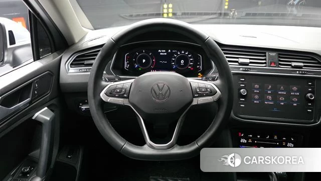 Volkswagen Tiguan second Generation 2021 Серебряный из Кореи, фото 3