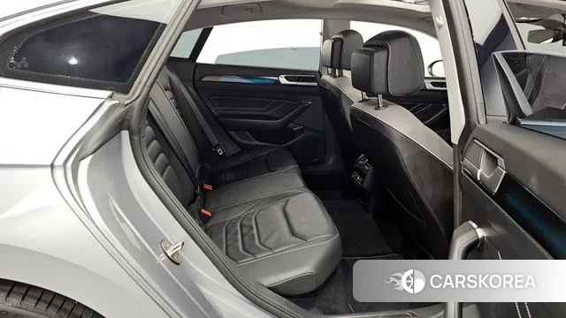 Volkswagen Arteon 2022 Серебристо-серый из Кореи, фото 3