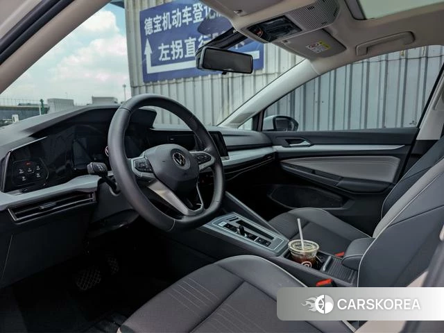 Volkswagen Golf 2024 Белый из Китая, фото 3