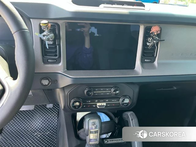 Ford Bronco 6th Generation 2024 Светло-серебряный цвет из Кореи, фото 3