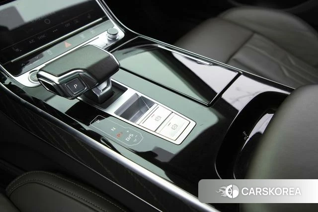 Audi A8 2023 Черный из Китая, фото 3