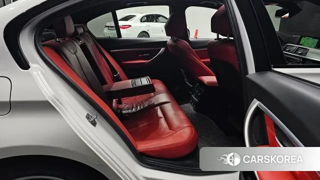 BMW 3 Series (F30) 2018 Белый из Кореи, фото 3