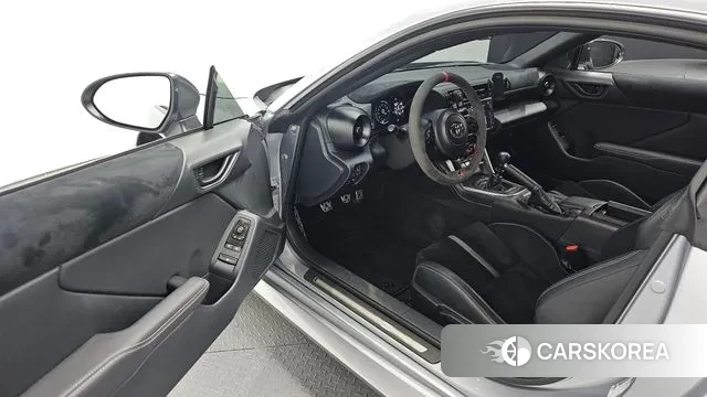 Toyota GR86 2024 Серебристо-серый из Кореи, фото 3