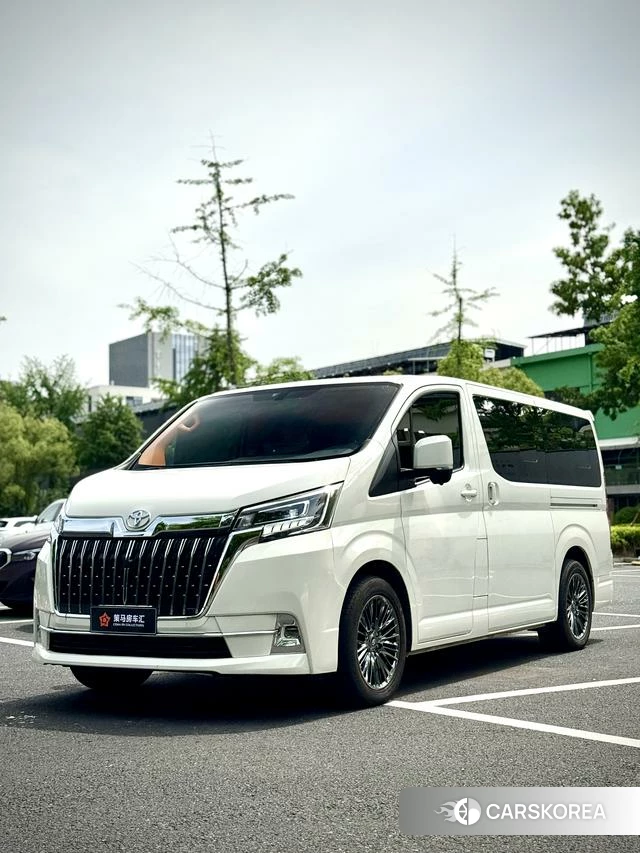 Toyota Hiace 2024 Белый из Китая, фото 3