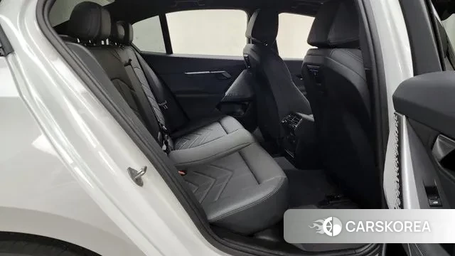 BMW 5 Series (G60) 2024 Белый из Кореи, фото 3