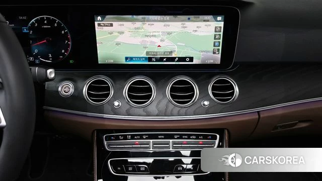 Mercedes-Benz E-Class W213 2023 Черный из Кореи, фото 3