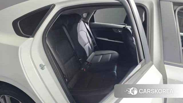 Kia The New K3 2nd generation 2022 Белый из Кореи, фото 3