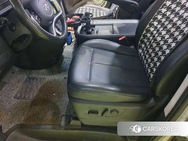 Hyundai Staria 2022 Серебристо-серый из Кореи, фото 3