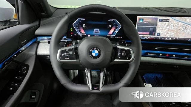BMW 5 Series (G60) 2025 Светло-серебряный цвет из Кореи, фото 3