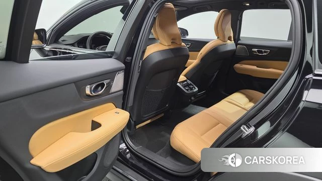 Volvo V60 Cross-Country 2nd Generation 2024 Черный из Кореи, фото 3