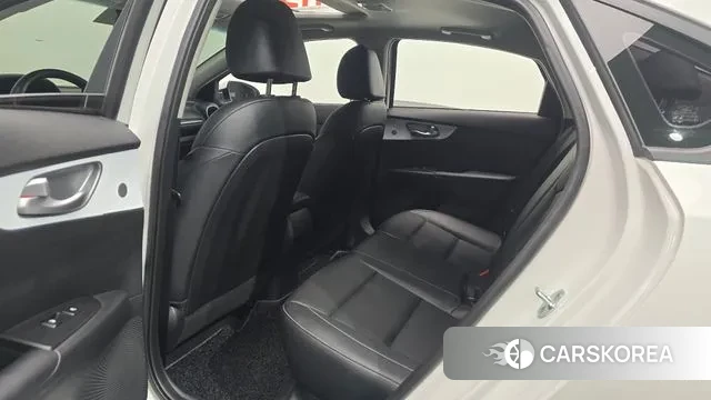 Kia The New K3 2nd generation 2022 Белый из Кореи, фото 3