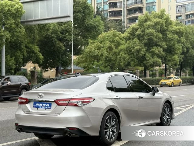 Toyota Camry 2022 Серебристо-серый из Китая, фото 3