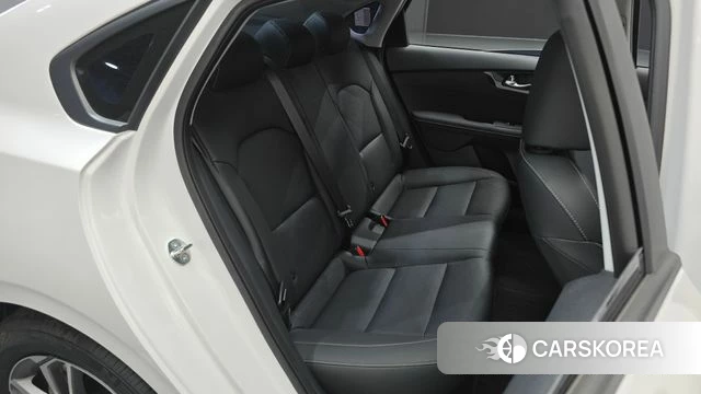 Kia The New K3 2nd generation 2023 Белый из Кореи, фото 3
