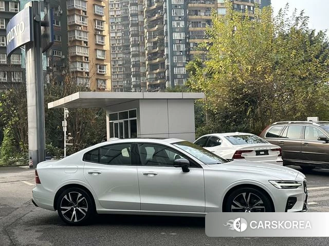 Volvo S60 2023 Белый из Китая, фото 3