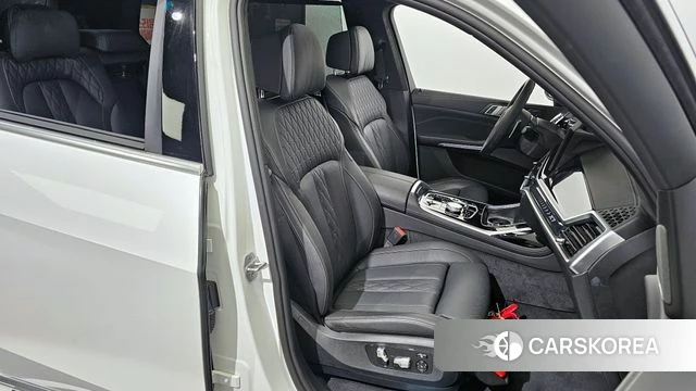 BMW X7 (G07) 2024 Белый из Кореи, фото 3