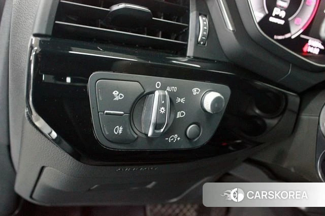 Audi A4 (B9) 2022 Белый из Кореи, фото 3