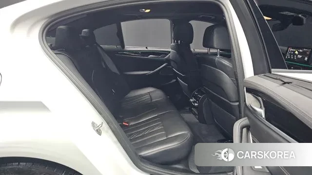 BMW 5 Series (G30) 2023 Белый из Кореи, фото 3