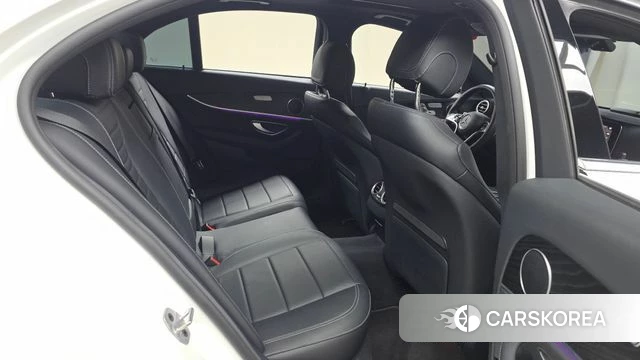 Mercedes-Benz E-Class W213 2023 Белый из Кореи, фото 3