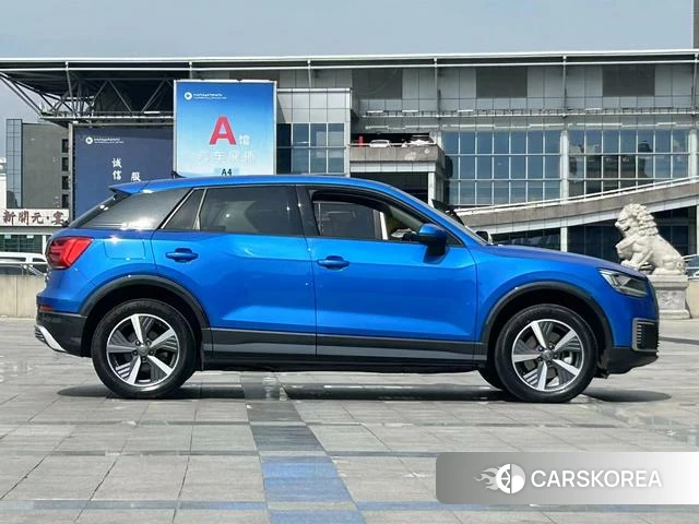 Audi Q2L e-tron 2021 Синий из Китая, фото 3