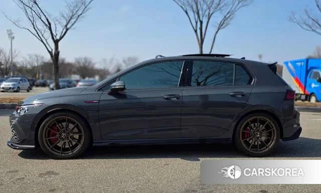 Volkswagen Golf 8th Generation 2023 Цвет галактики из Кореи, фото 3