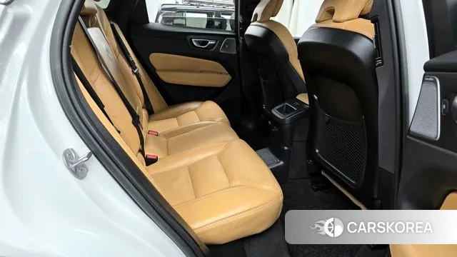 Volvo XC60 second Generation 2023 Белый из Кореи, фото 3