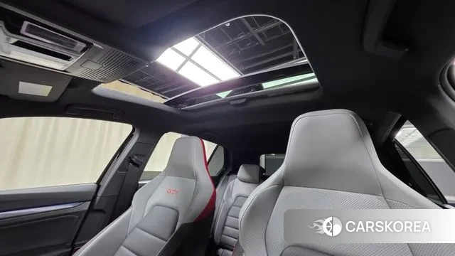 Volkswagen Golf 8th Generation 2024 Черный из Кореи, фото 3