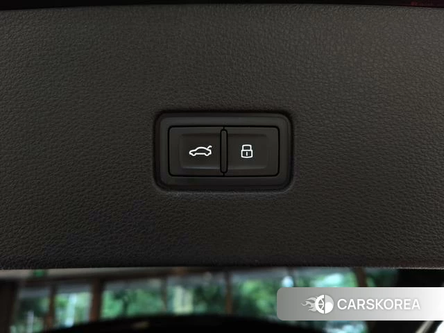 Audi Q8 2021 Черный из Китая, фото 3