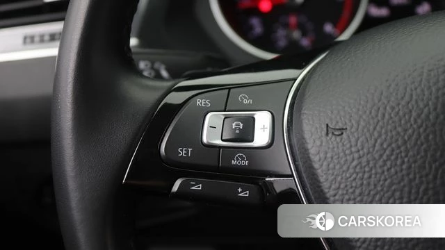 Volkswagen Tiguan second Generation 2018 Белый из Кореи, фото 3