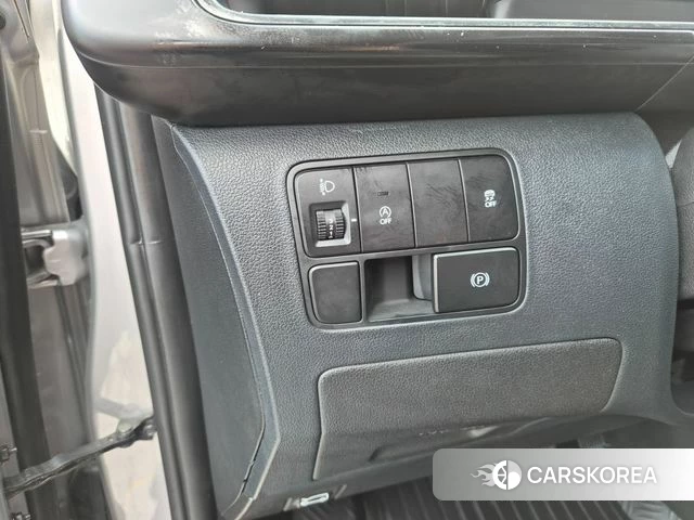 Hyundai Staria 2023 Серебряный из Кореи, фото 3