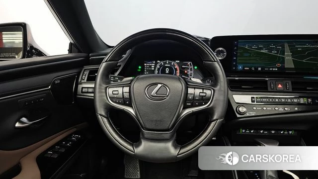 Lexus ES300h 7th generation 2024 Серебристо-серый из Кореи, фото 3
