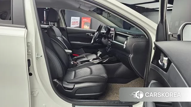 Kia The New K3 2nd generation 2024 Белый из Кореи, фото 3