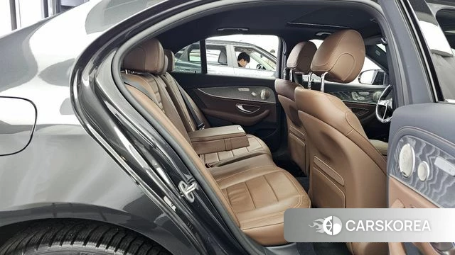 Mercedes-Benz E-Class W213 2023 Серый из Кореи, фото 3