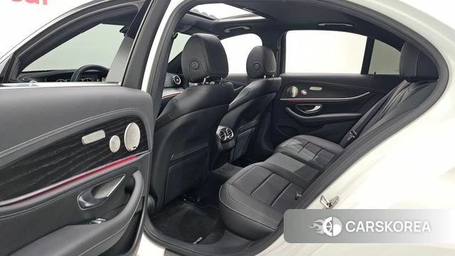 Mercedes-Benz E-Class W213 2023 Белый из Кореи, фото 3
